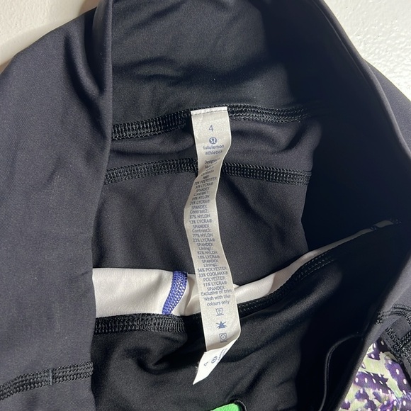 NWT Lululemon Run: Top Speed Crop Full-On Luxtreme
Floral Sport Blue Multi Black - Picture 8 of 12